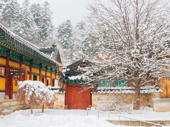 The massive complex of temples and pagodas was destroyed during the Korean War and has since been rebuilt. Today, Woljeongsa Temple is one of Korea