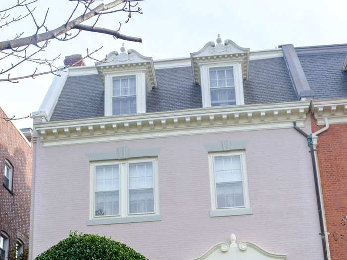 This house on Wyoming Avenue is the house of Juleanna Glover, a public-affairs consultant who has been described by Bloomberg as someone you "need to know" in DC. She has been known to throw parties with lots of important people.