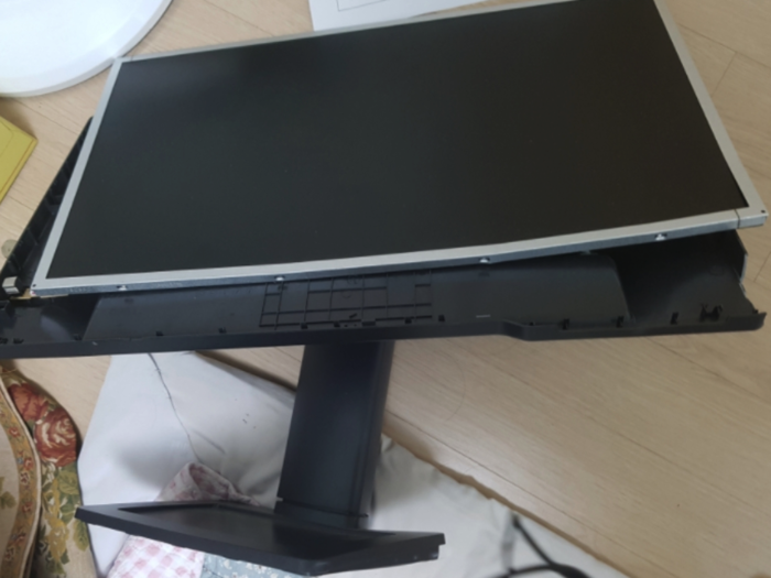 This user claimed to hit his desk five times in anger and said his monitor fell down.