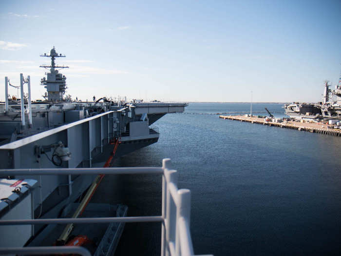 The sides of the flight deck can be rather perilous, as it completely drops off into open waters on most sides.