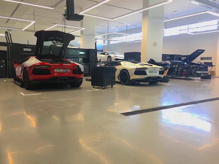 Here is a pair of Aventadors and a Huracan. The Huracan has its left rear quarter panel removed.