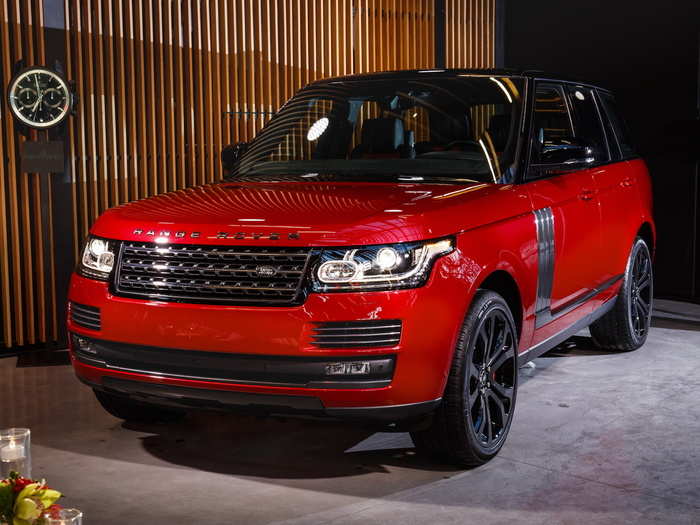 7. Range Rover SV Autobiography has created the ultimate car for entertainment, fully equipped with two 8-inch HD TVs, surround sound, and a CD/DVD player.