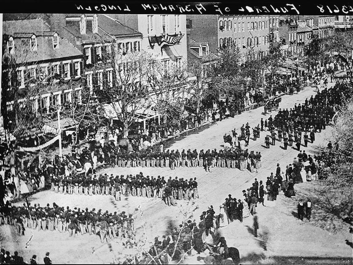 Days after the end of the Civil War in 1865, John Wilkes Booth shot and killed Lincoln in Ford’s Theater. Below is his funeral procession.
