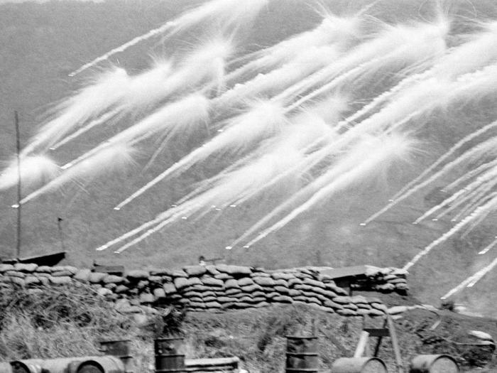 Different countermeasures were used, such as the use of white phosphorous to prevent the NVA from seeing what was going on on the airfield.