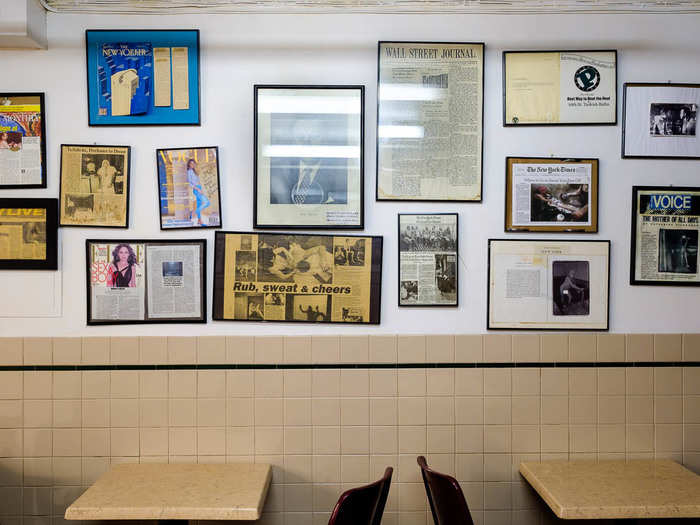 Like many New York institutions, the walls are lined with magazine features and photos of its most famous guests. The list is dizzying, including classic stars like Frank Sinatra, Robert De Niro, John Belushi, Mick Jagger, and Bill Murray, and current celebs like Matthew McConaughey, Shailene Woodley, and Sam Worthington.