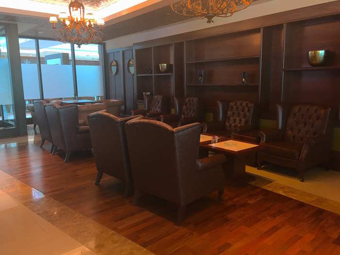 If you want to relax, the lounge in Concourse A is equipped with a stylish cigar bar.