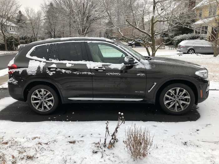 What we have here is the third-generation of the X3. The design is bit more shapely and aggressive that the outgoing model — perhaps to distinguish the bimmer ute in a sea of compact SUVs.