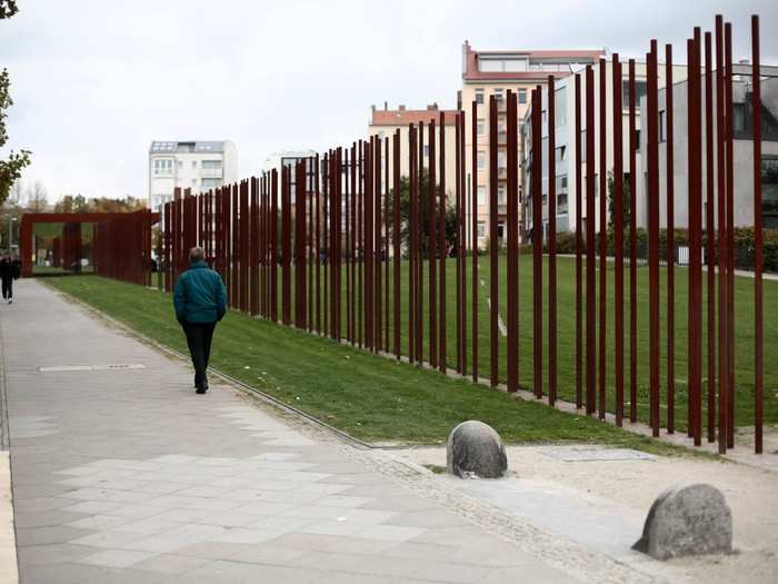 Today, this same stretch of road features a Berlin Wall memorial.