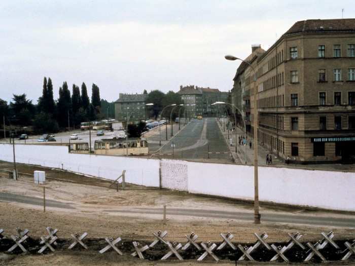 Another image of the rather nondescript wall along Bernauer Strasse shows fortifications and defensive equipment in the zone between the two parallel walls.