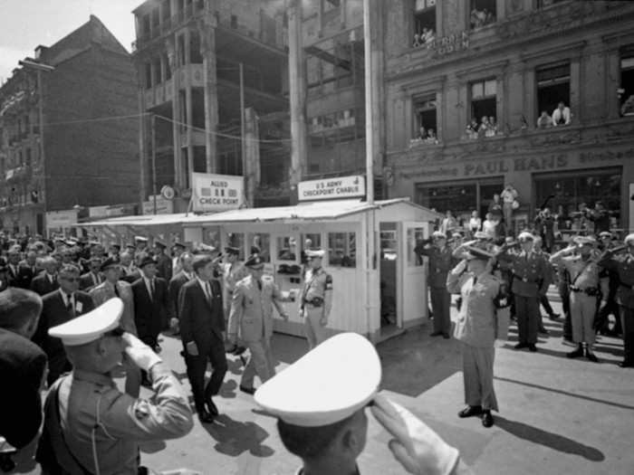 The first US president to visit the wall was former President John F. Kennedy. Here, he can be seen near the famous Checkpoint Charlie in central Berlin in 1963.