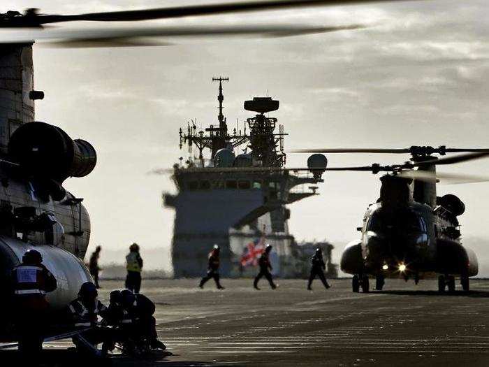 Ahead of the departure, two twin-engine Chinook transporter helicopters landed on board, and will take part in the trials.