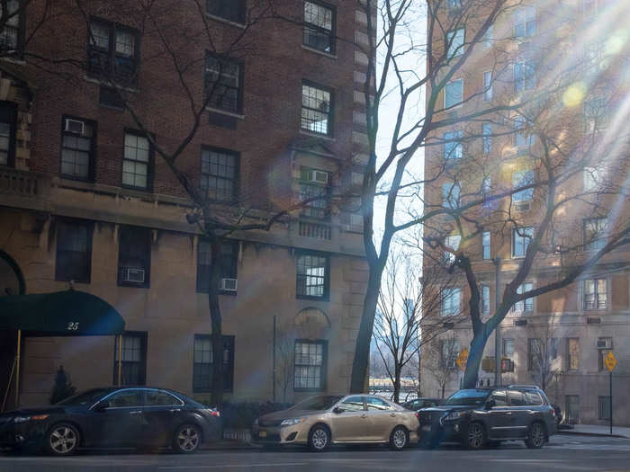 Built in 1928, 25 East End Avenue was one of the first buildings on the street. It has only 39 apartments over 15 floors, with sales prices usually ranging between $2 million and $5 million.