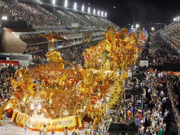 The feathered outfits can mostly be found at the Sambadrome, where the official parade of the samba schools happens. But this isn