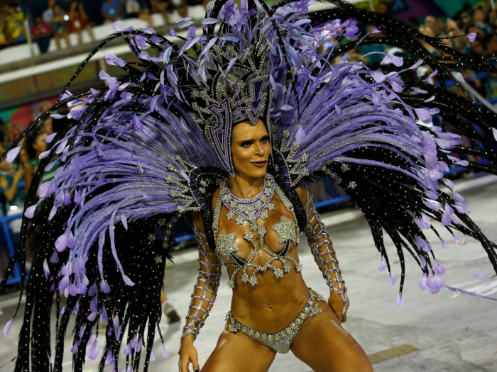 Drum queens are usually actresses or models chosen for their looks, Samba skills and charisma.