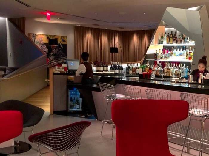 The invite to the Clubhouse came as a surprise for Honig, who called it "easily the best lounge at Newark Airport," and even one of the best in the US. "There’s a fantastic bar, sit-down a-la-carte dining, showers, plenty of seating and more," he wrote.