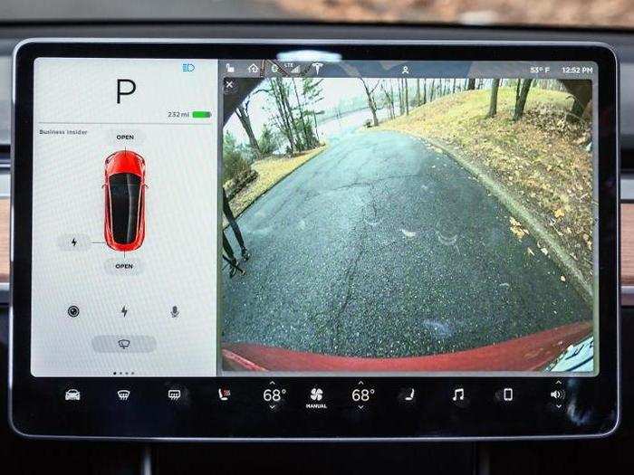 5. With the 15-inch display, the image from the backup camera is massive with good clarity.