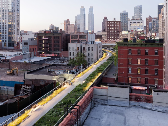 In 2009, the abandoned railroad track that formerly served the Nabisco factory re-opened as a public park.