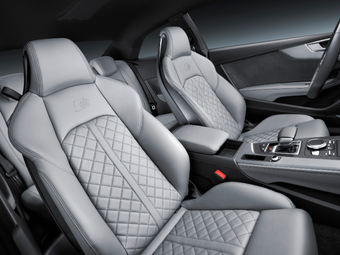 The heated, power seats provided the front seat passengers more than adequate support while its quilted stitching looks simply amazing.