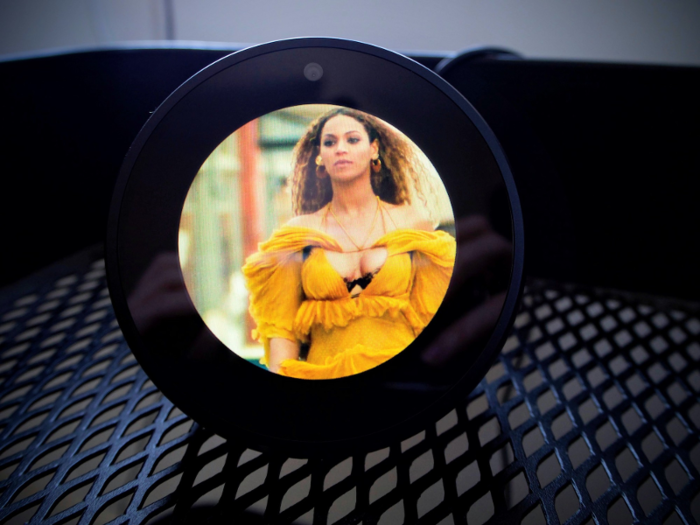 But then I enabled full-screen mode, and here was Beyoncé in all her glory, albeit miniaturized. Sure, the full width of the video gets cut off on the round screen, but feeling like I was on a video call with Bey was worth it.