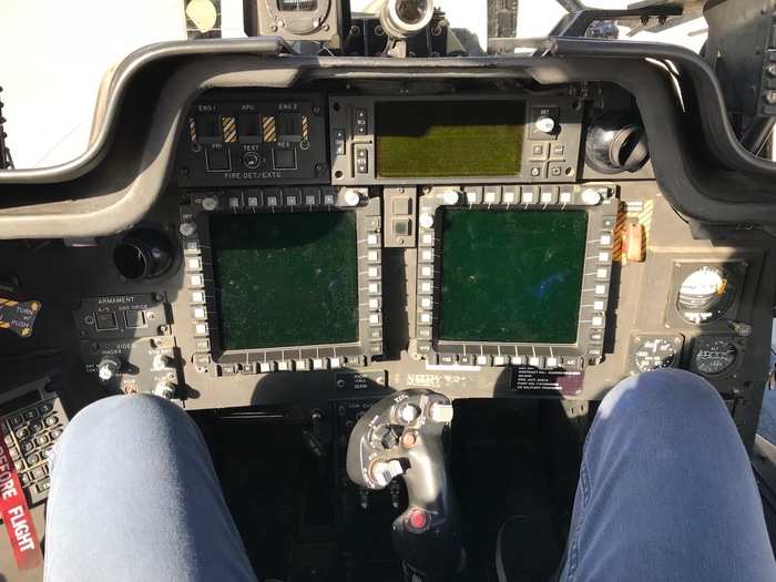 He then let me jump in the pilot cockpit. As you can see, it was a little snug.