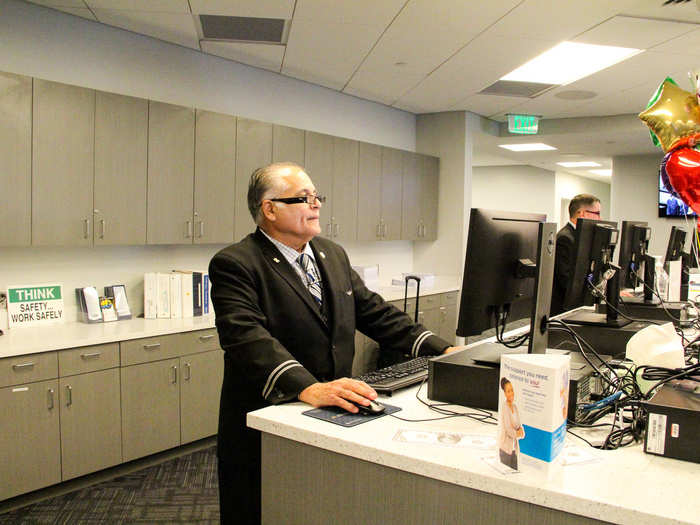 Before heading out to the gate, Bingochea can also use the computers to do any last-minute checks like seeing what position he