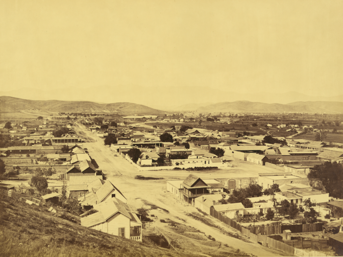 California became the 30th state in the Union in 1850. Los Angeles then began to grade its streets.