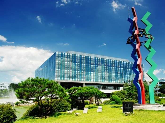 34. KAIST - Korea Advanced Institute of Science & Technology