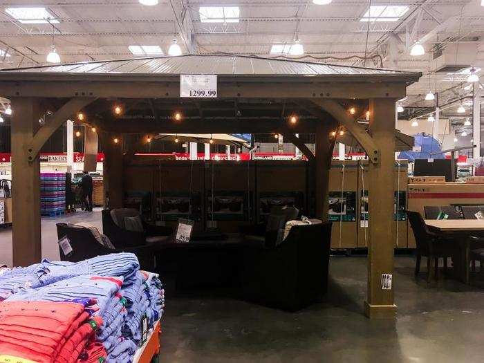 ... and furniture displays in the middle of it all.