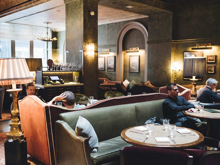 The Bar Room could also double as a mobile office on a business trip. I saw more than a few people spread out on laptops when I stopped in during the daytime.