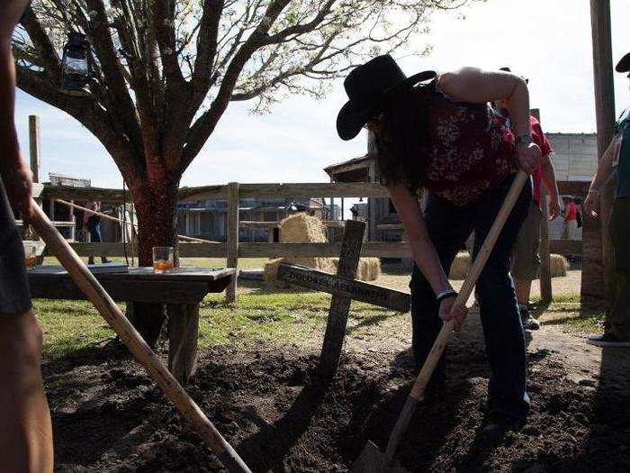 At the cemetery, the preacher turned a blind eye to guests digging up a grave marked for Dolores (played by Evan Rachel Wood in the show). They looked for clues to unlock one of the park