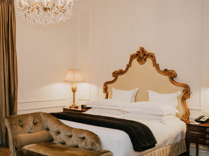 The king bed at The Plaza was very comfortable — firmer than my usual bed, but I found the next morning that I woke up feeling very alert. The linens were soft, but crisp.