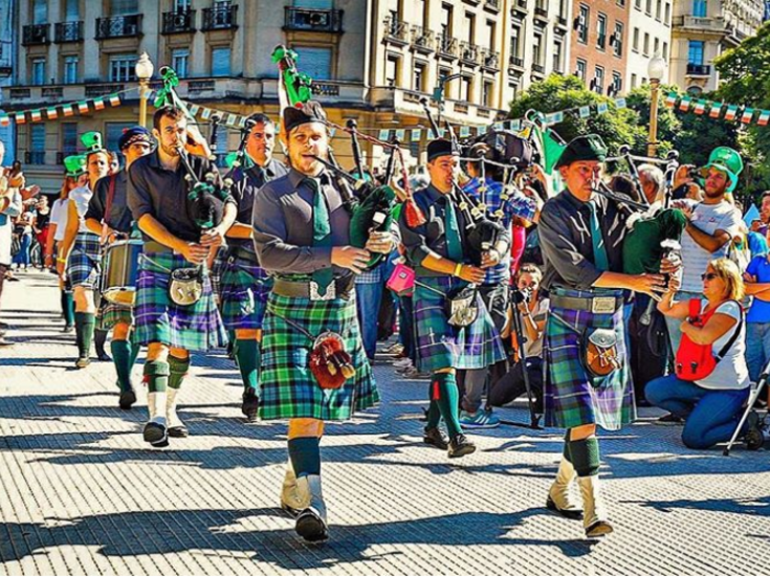 As many as 1 million people of Irish descent live in Argentina. In Buenos Aires, revelers celebrate with Irish film screenings, pub crawls, and a massive parade.