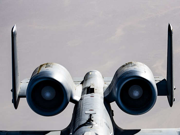 After the refuel, the photographer got a close-up of the cockpit.