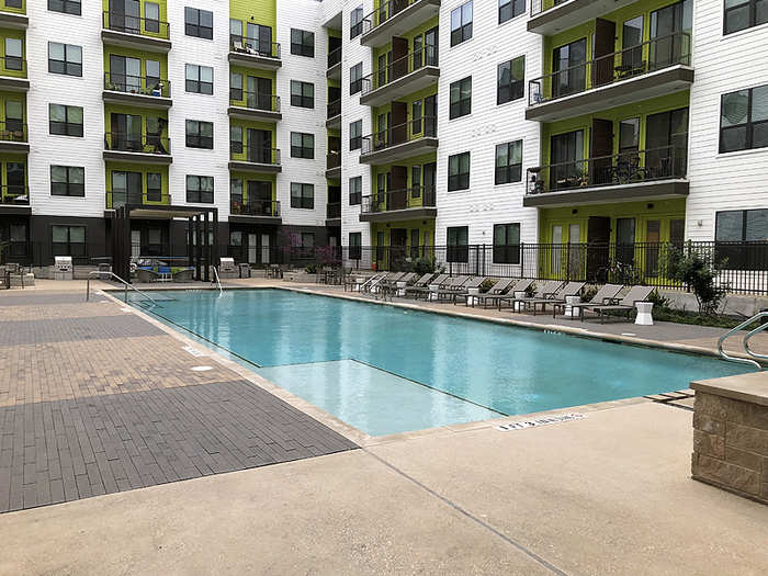 ... and a huge pool, where everyone tends to gather on weekends to socialize and party. Because half of the residents work for Oracle, this is like "a grown up college," where "you know everyone," as one of the Class Of residents described the lifestyle.