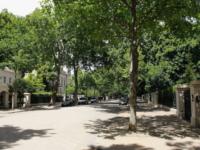 As a result, the street is very quiet. However, any pedestrian can walk inside it, though, and we saw at least five people either strolling or jogging through the street.