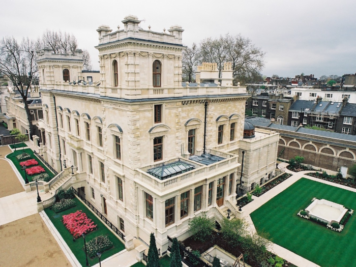 Kensington Palace Gardens is home to embassies of other countries, including Saudi Arabia, France, and Nepal. Billionaires such as Roman Abramovich, Leonard Blavatnik, and Lakshmi Mittal all had houses here as of 2014. The average house here costs £35.7 million.