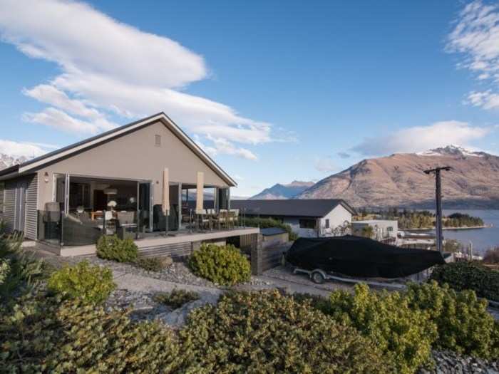 In tourist-heavy Queenstown, the median home price is around $631,700. But many of the houses currently on sale in the area are selling for much more. This one is asking $1.34 million: