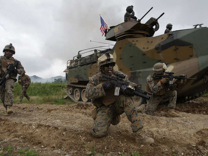 US Marines move out with their South Korean counterparts.