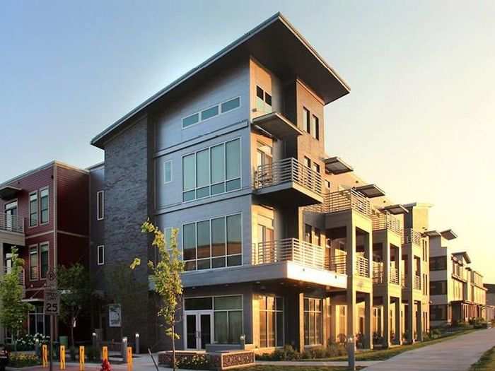 Westlawn Gardens now features a mix of apartment buildings, townhouses, and single-family homes, totaling 865 units.