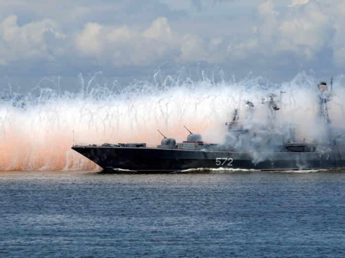 Defensive countermeasures, like smokescreens are also demonstrated.