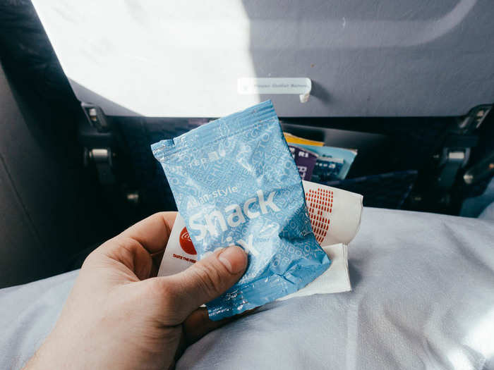 After about 20 minutes of flight time, the staff came around with with some "Asian-style" snacks (i.e. wasabi peas, sesame sticks, rice crackers, etc).