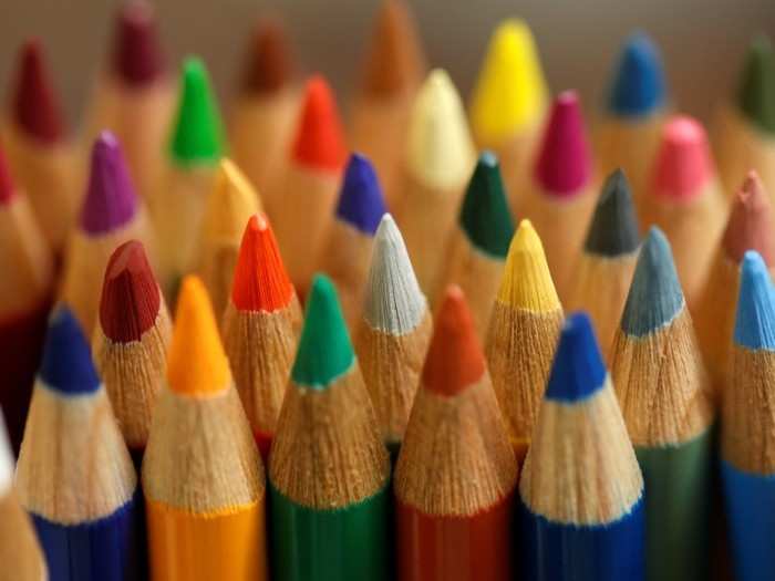 Pencil crayons: Colored pencils.