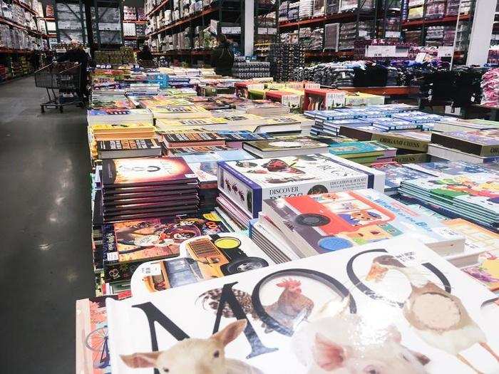 The middle of the store had tables lined with books and magazines.