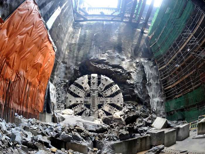 The photo below shows the construction of a tunnel in Hong Kong.