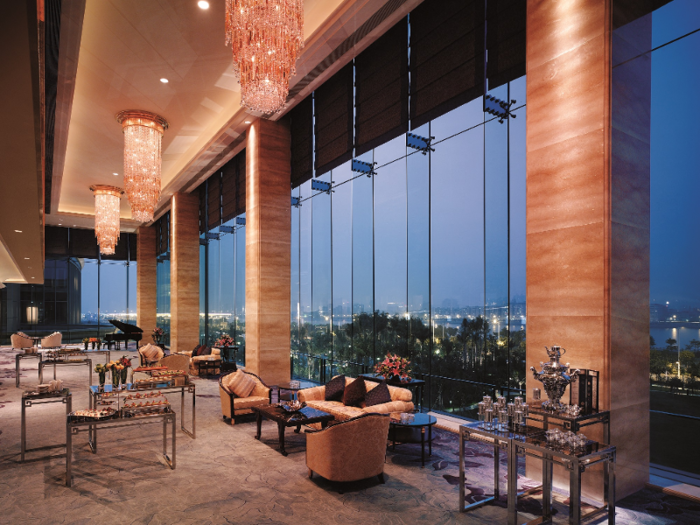 There are 704 guest rooms at the Shangri-La Hotel adjacent to the Guangzhou International Convention and Exhibition Center.