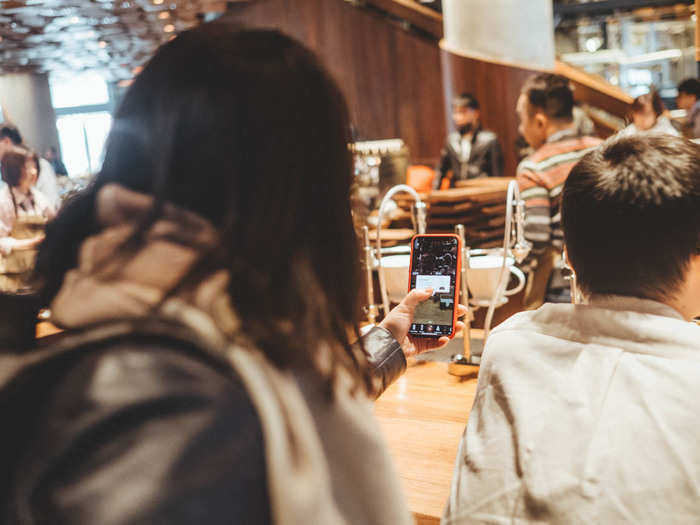 Customers get virtual badges in the app by scanning items in a kind of online-offline scavenger hunt. It feels more like a proof-of-concept than a must-use feature, but one could see how it could be used to distribute promotions or simplify ordering.