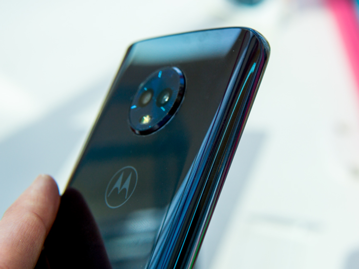 Motorola emphasized comfort in the Moto G6 design, and it delivers.