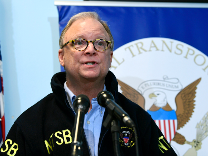 At 3:00 pm, NTSB chairman Robert Sumwalt announces a team of investigators are heading to Philadelphia. Sumwalt also confirms Riordan