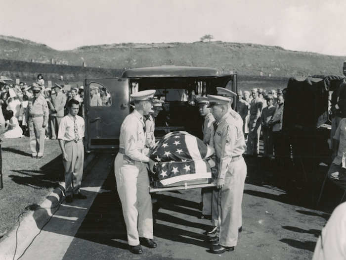 Pyle was laid to final rest on July 19th in the new Punchbowl Memorial Cemetery of the Pacific, Oahu. Pall bearers are pictured removing Ernie Pyle’s flag draped casket before the burial ceremonies in July 19, 1949.