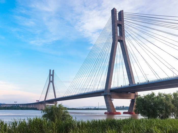 The Runyang Yangtze River Bridge — which crosses the Yangtze River in the Chinese province of Jiangsu — actually consists of two bridges. The island of Shiyezhou sits in the middle of the 22.1-mile-long complex.